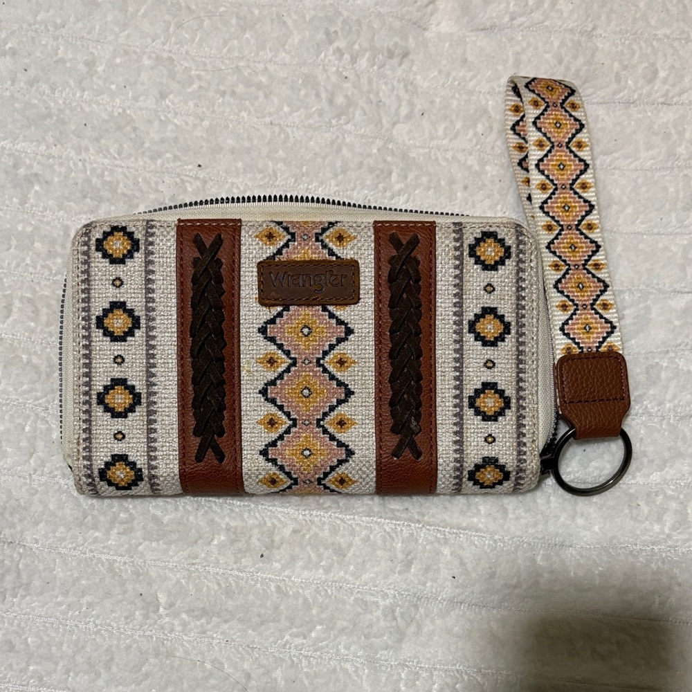 Wrangler Geometric Pattern Wristlet
